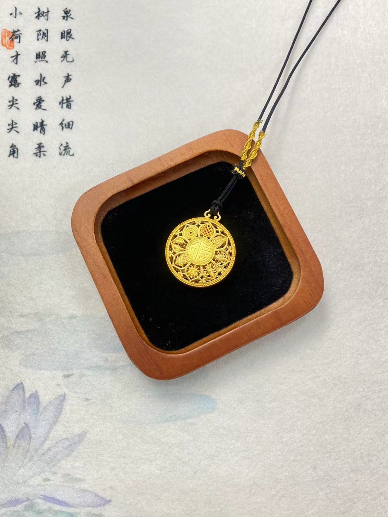 LUCKY Pendant